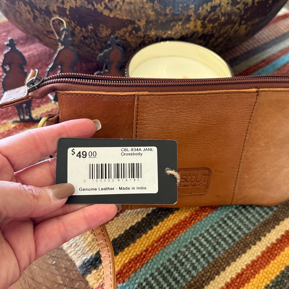 Scout Tan Leather Crossbody Bag - Picture 7 of 7